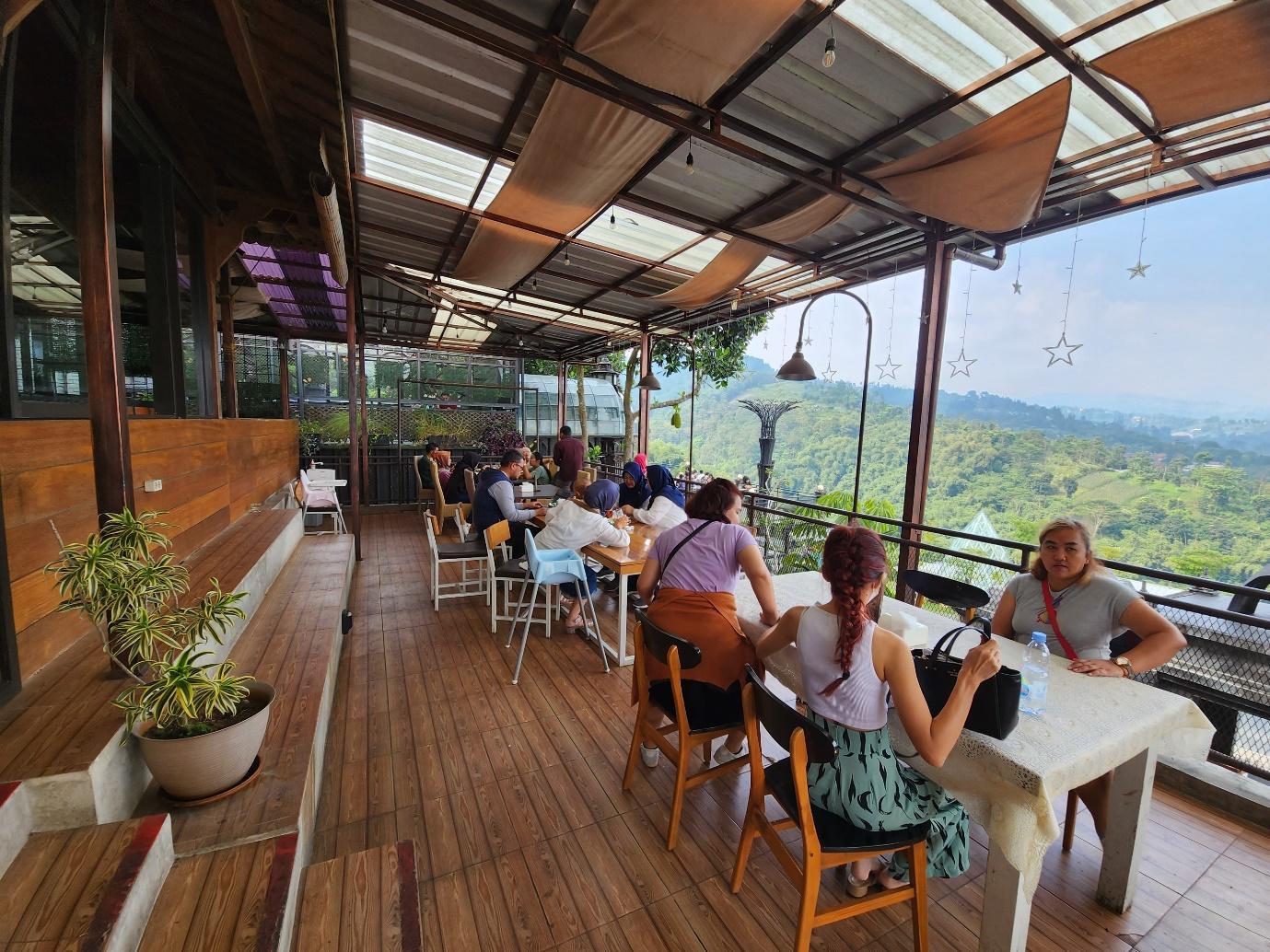 tempat makan di punclut
